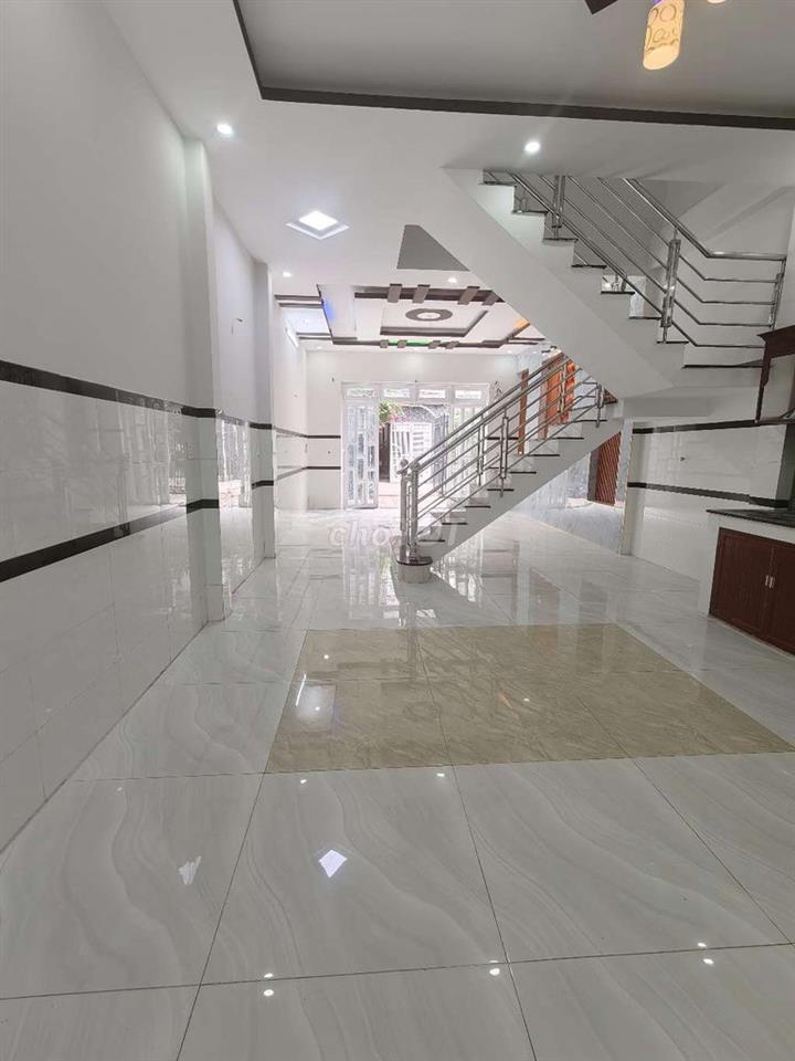 Nhà 5x20m đúc 1 tấm gần chợ đầu mối Hóc Môn. 