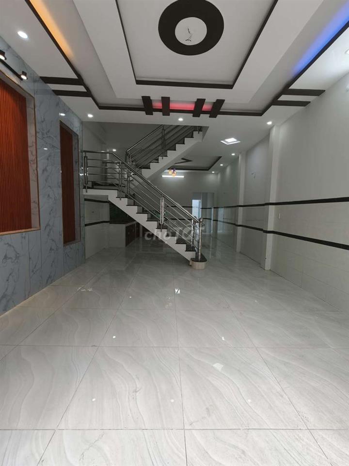Nhà 5x20m đúc 1 tấm gần chợ đầu mối Hóc Môn. 