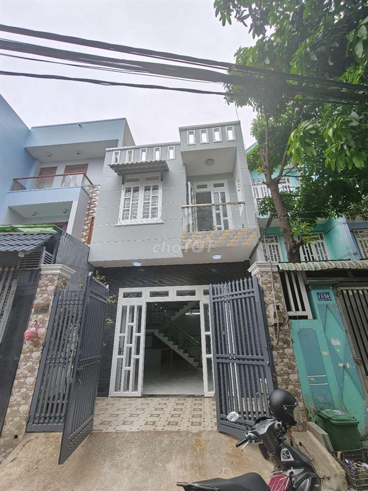 Nhà 5x20m đúc 1 tấm gần chợ đầu mối Hóc Môn. 