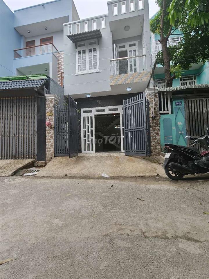Nhà 5x20m đúc 1 tấm gần chợ đầu mối Hóc Môn. 