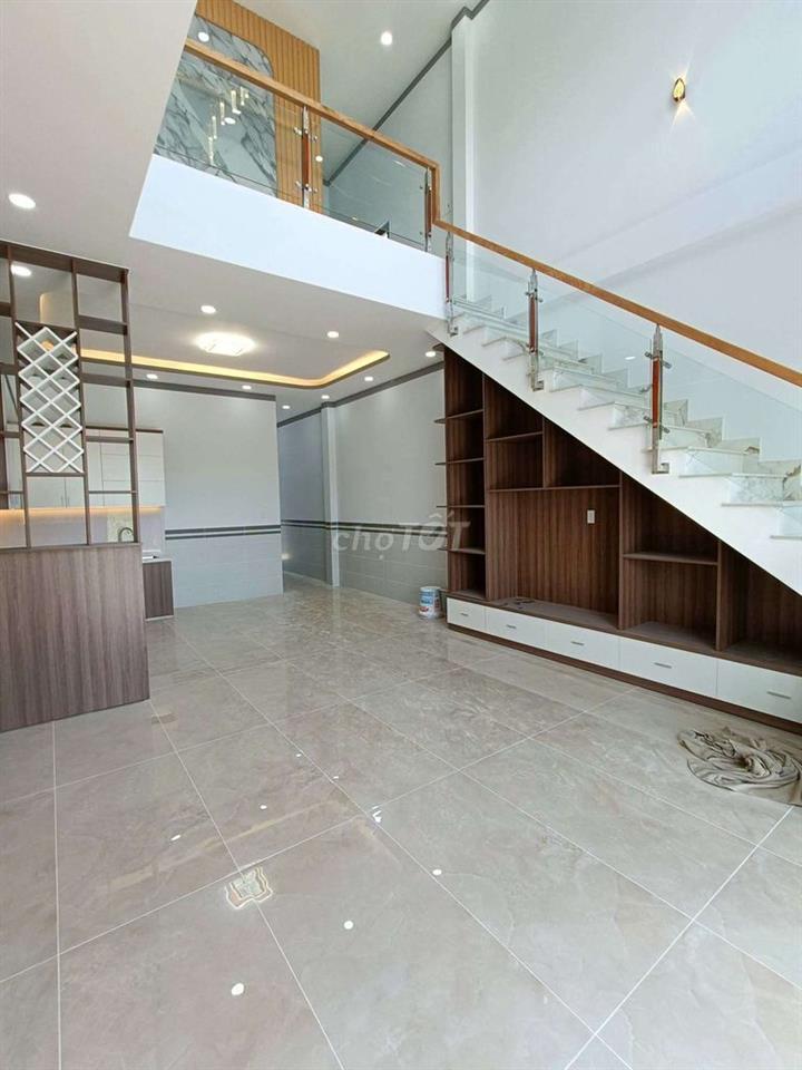 Nhà 5x24m đúc 1 tấm có 4pn, 3wc mặt tiền đường nhựa, gần chợ XTT