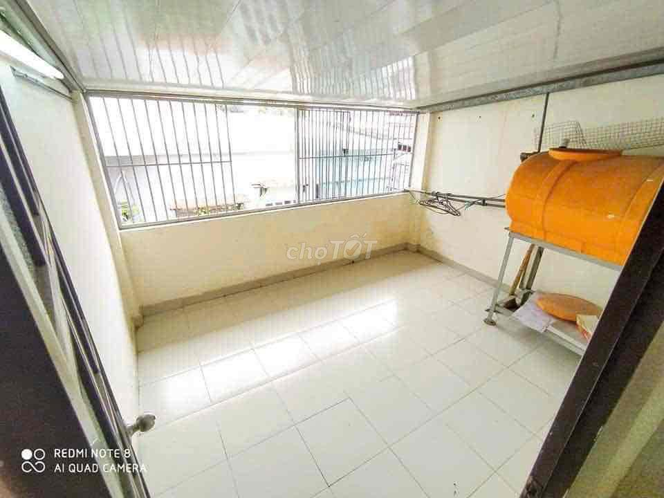 Nhà 1 Trệt 2 Lầu, cmt8 sát bên đg Hoà Hưng, thích hợp ở, làm kho