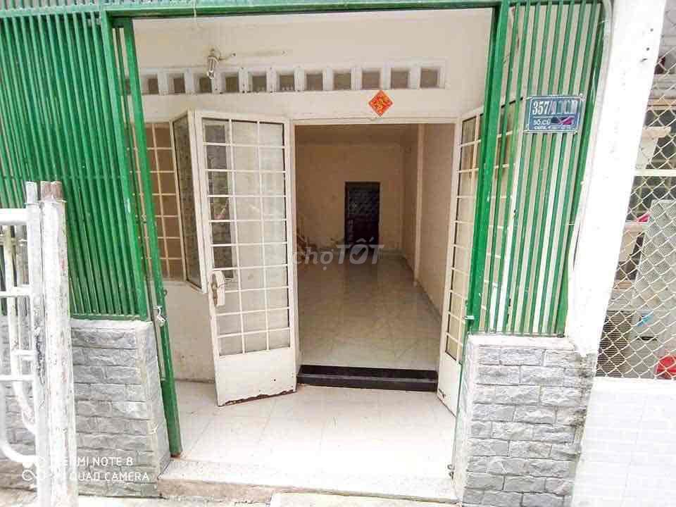 Nhà 1 Trệt 2 Lầu, cmt8 sát bên đg Hoà Hưng, thích hợp ở, làm kho