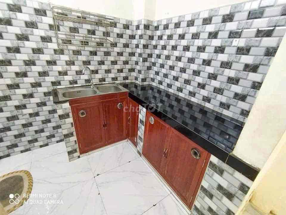 Nhà 1 Trệt 2 Lầu, cmt8 sát bên đg Hoà Hưng, thích hợp ở, làm kho
