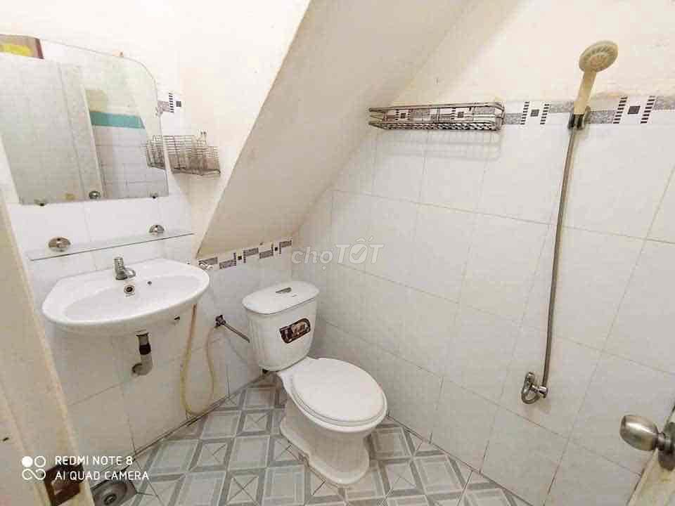Nhà 1 Trệt 2 Lầu, cmt8 sát bên đg Hoà Hưng, thích hợp ở, làm kho