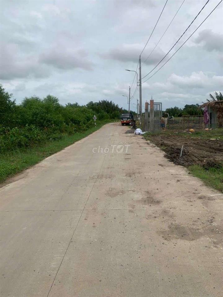 CHÍNH CHỦ ..NGỘP .. Bán rẻ đất Gần Chợ Cần Đước
