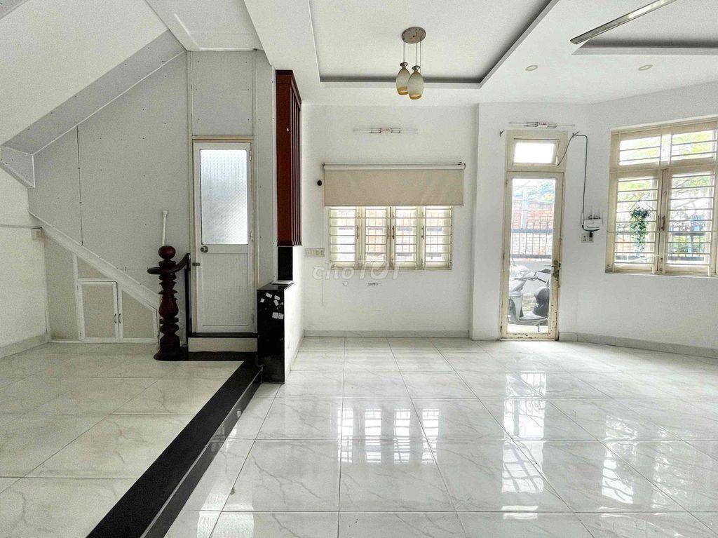 Mặt bằng kinh doanh tự do