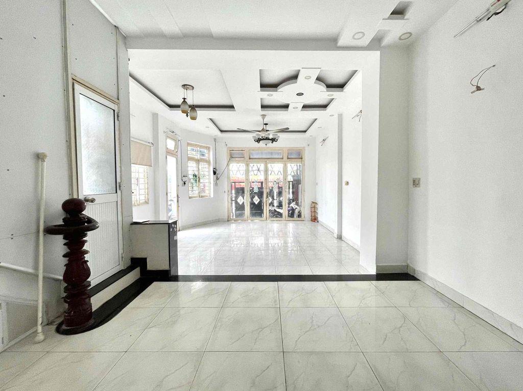 Mặt bằng kinh doanh tự do
