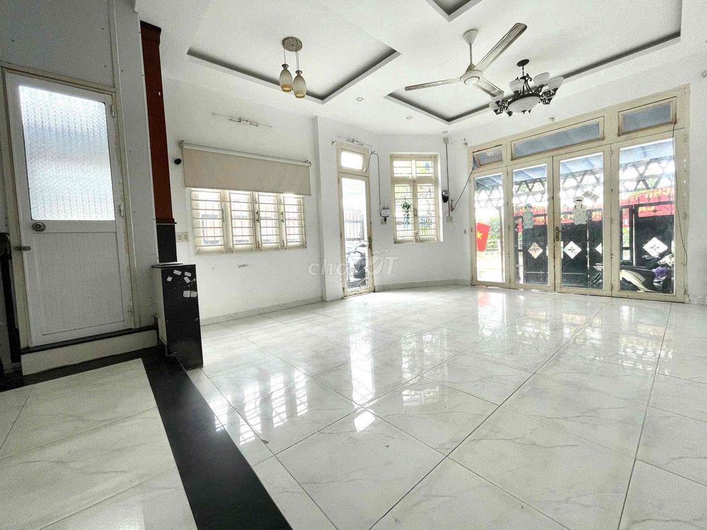 Mặt bằng kinh doanh tự do