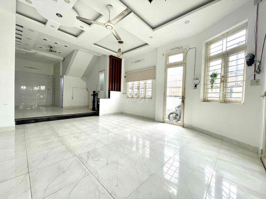 Mặt bằng kinh doanh tự do