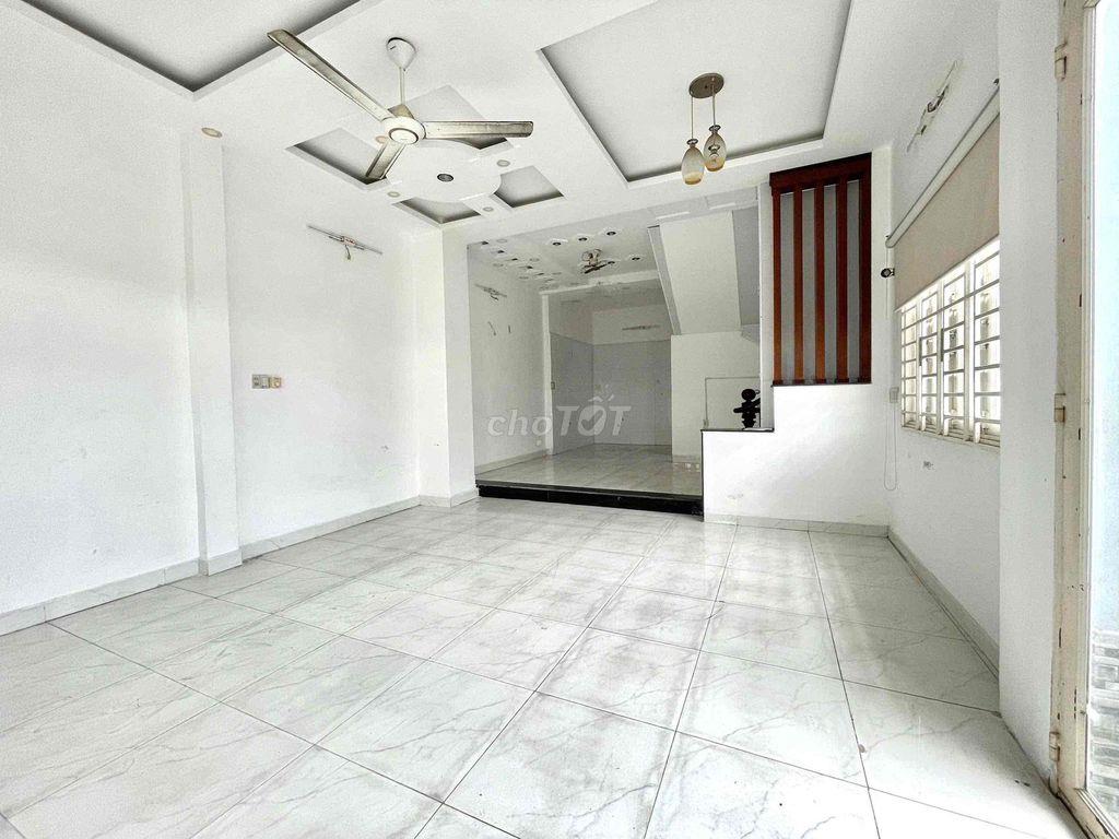 Mặt bằng kinh doanh tự do