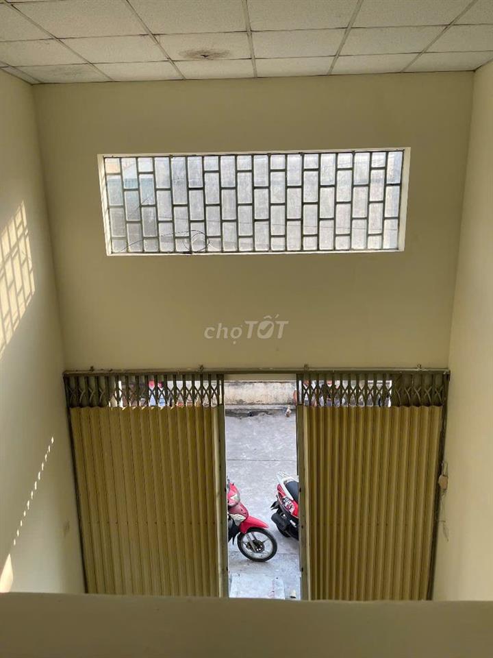 Nhà cho thuê nguyên căn Hương lộ 2 hẻm xe hơi, nhà trống