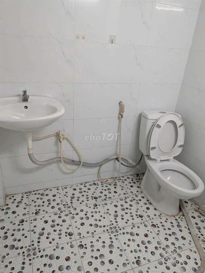 Cho thuê nhà Lê Niệm