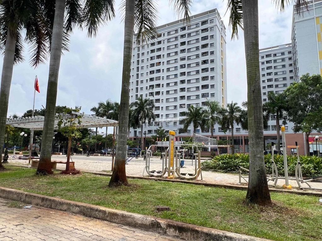 cần bán suất mua lô đất 147m2 Sau chợ nông sản Thủ đức