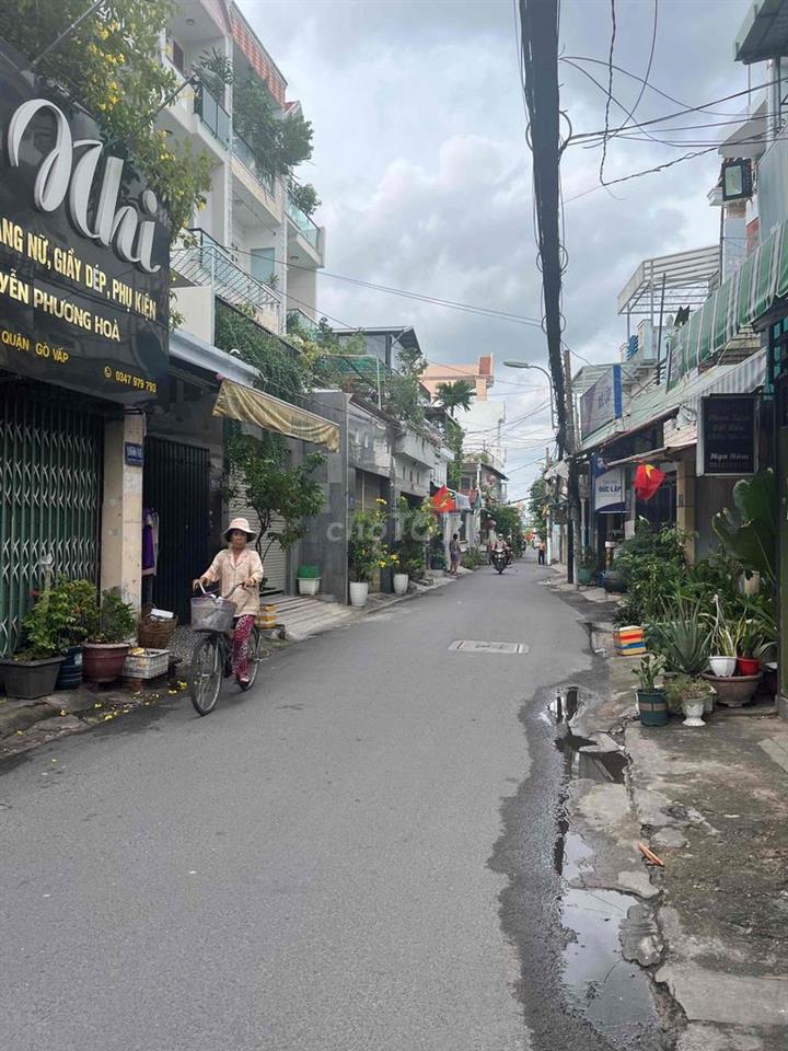 Phòng trống 40m2 kèm 1 lầu tại Quang Trung