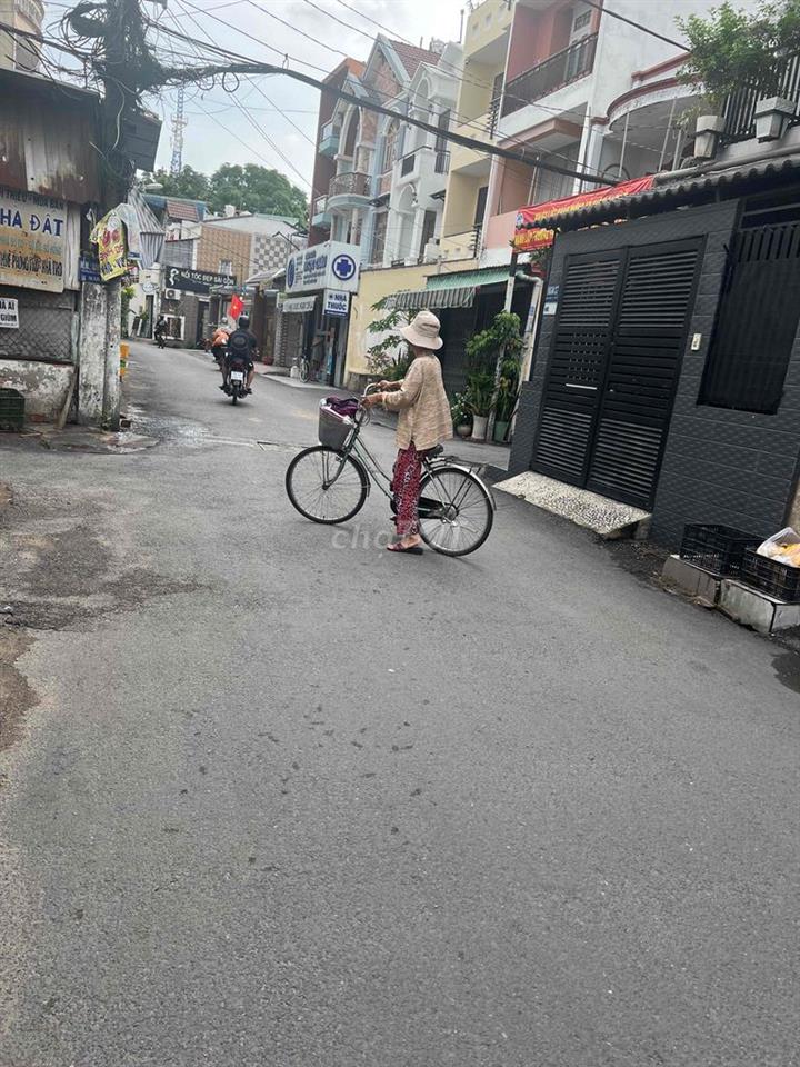 Phòng trống 40m2 kèm 1 lầu tại Quang Trung