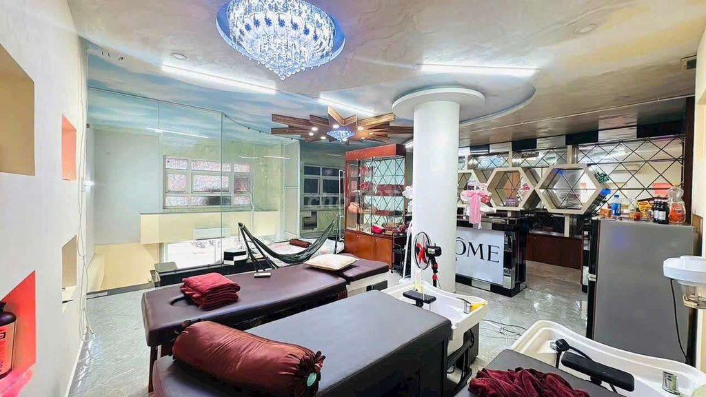 Sang tiệm nail đang kd ổn đường Trần Hưng Đạo