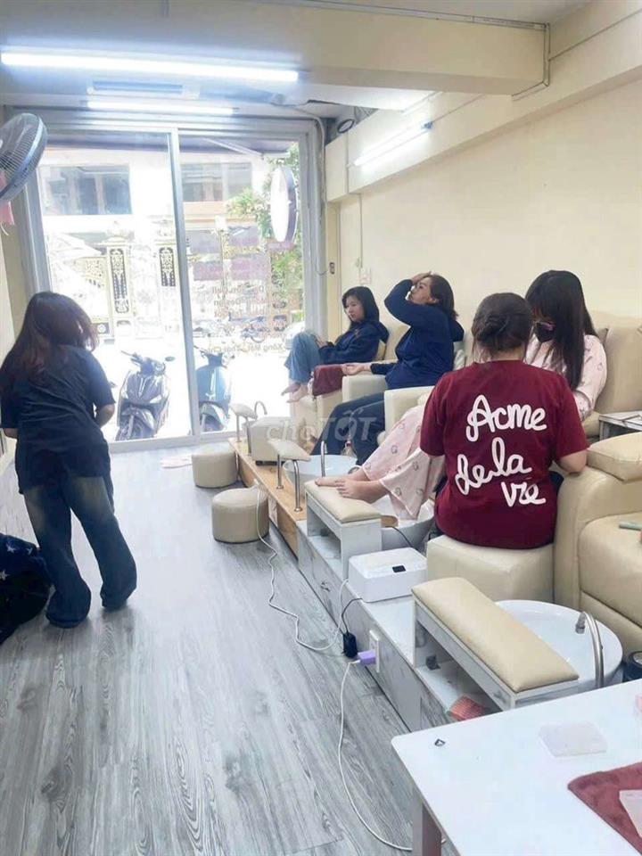 Sang tiệm nail đang kd ổn đường Trần Hưng Đạo
