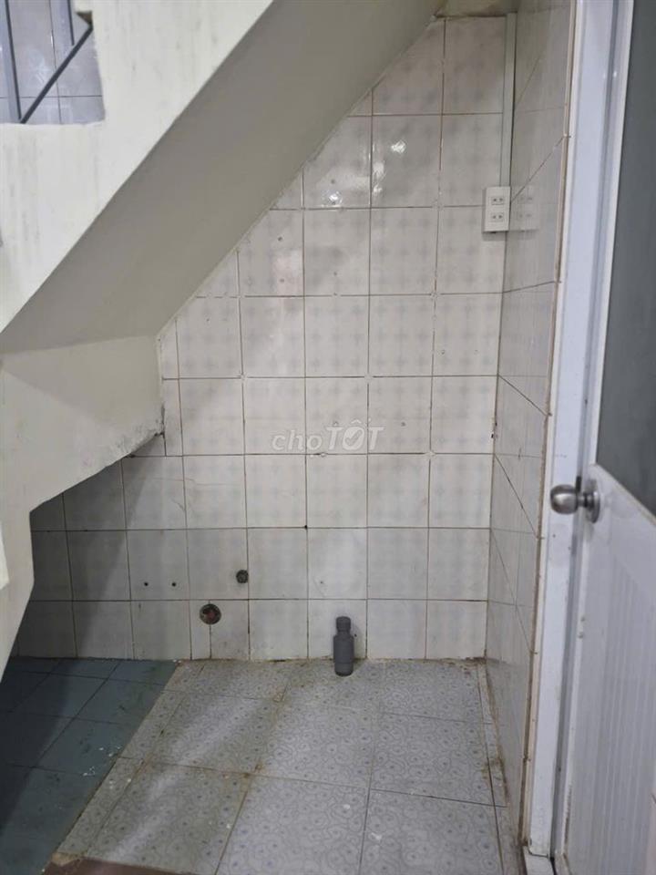 Nhà Q3 cho thuê dt 3x8 sạch sẽ,2 PN+ 2WC. Ưu tiên gia đình/nhóm bạn