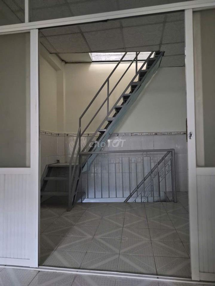 Nhà Q3 cho thuê dt 3x8 sạch sẽ,2 PN+ 2WC. Ưu tiên gia đình/nhóm bạn