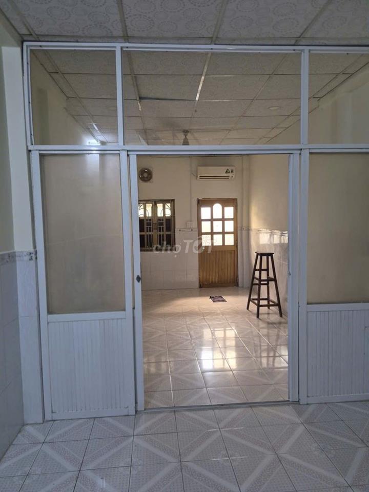 Nhà Q3 cho thuê dt 3x8 sạch sẽ,2 PN+ 2WC. Ưu tiên gia đình/nhóm bạn