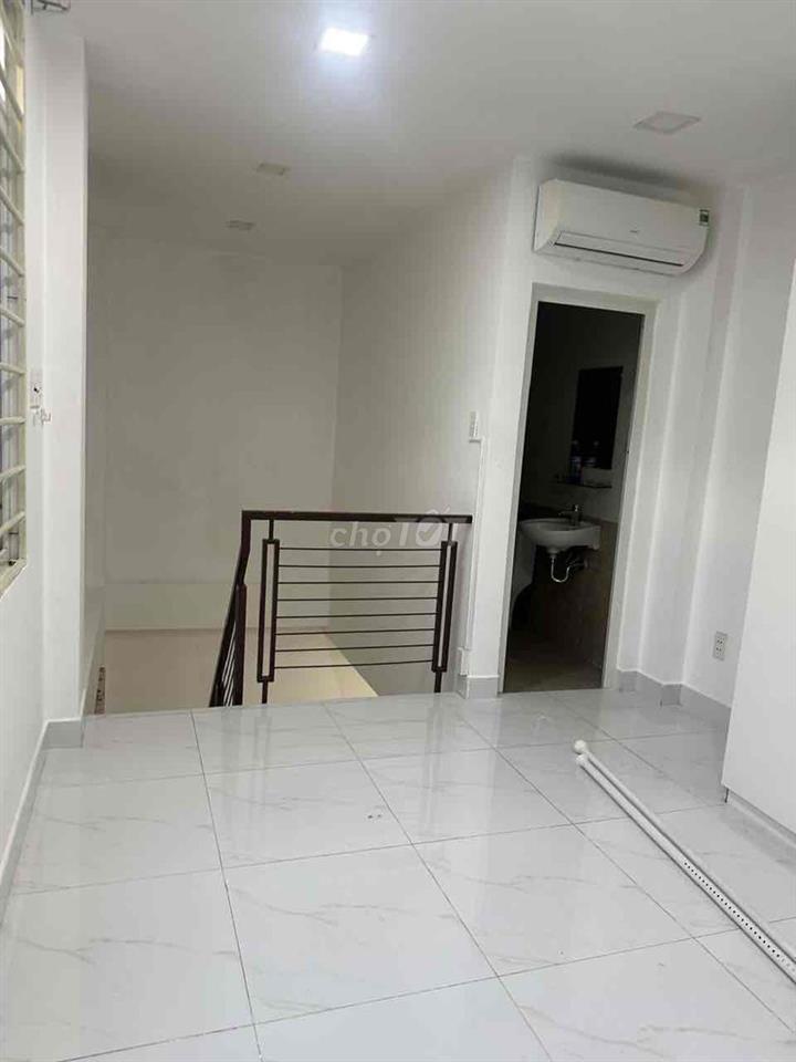 phòng trọ Âu Cơ, 1 trệt 1 lầu đúc, đủ nội thất, nhà mới đẹp, giờ tự do