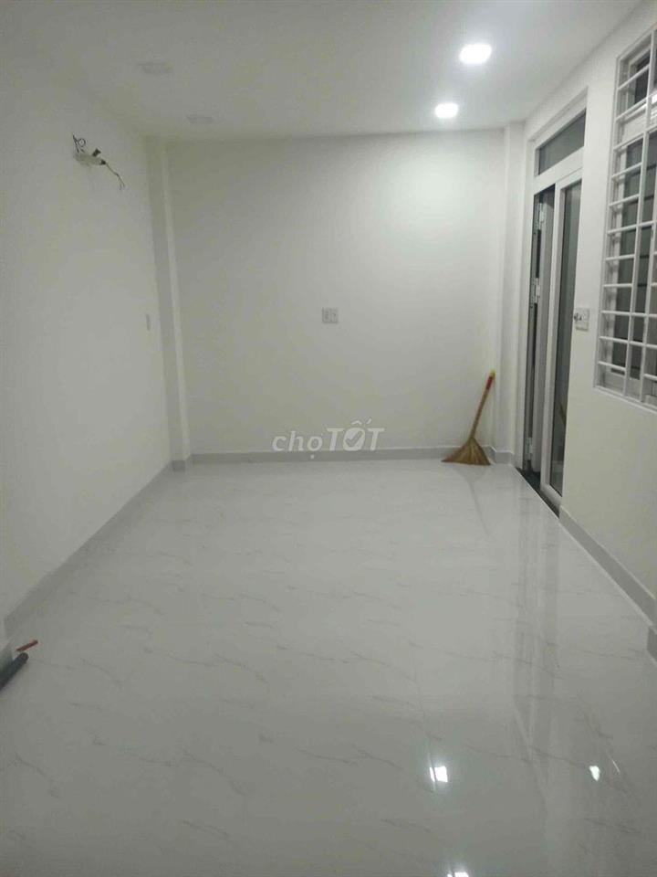 phòng trọ Âu Cơ, 1 trệt 1 lầu đúc, đủ nội thất, nhà mới đẹp, giờ tự do
