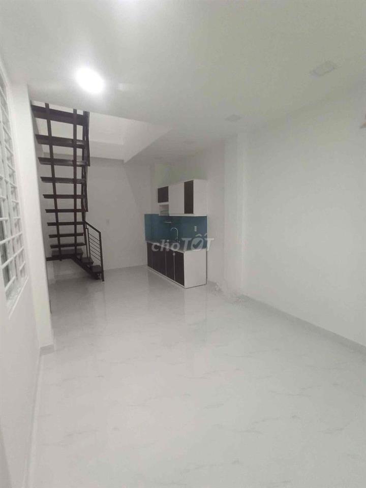 phòng trọ Âu Cơ, 1 trệt 1 lầu đúc, đủ nội thất, nhà mới đẹp, giờ tự do