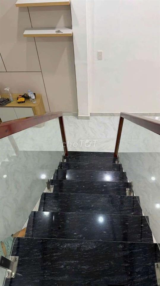 Nhà hẽm đẹp Âu Dương Lân giá rẽ sổ hồng 