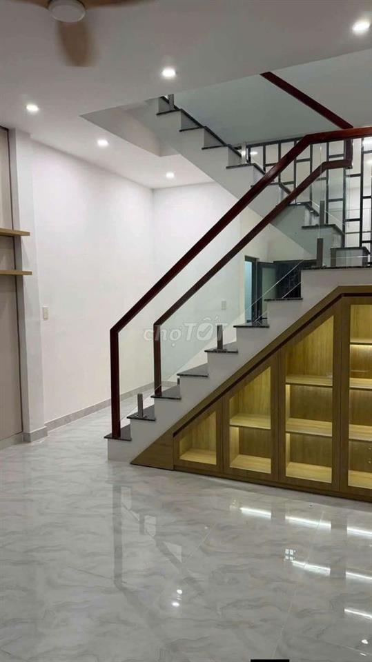 Nhà hẽm đẹp Âu Dương Lân giá rẽ sổ hồng 