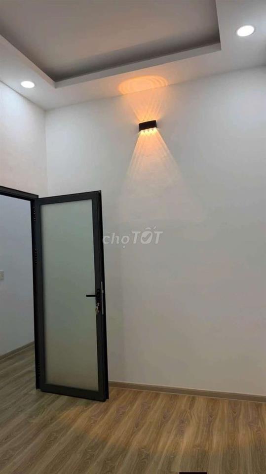 Nhà hẽm đẹp Âu Dương Lân giá rẽ sổ hồng 