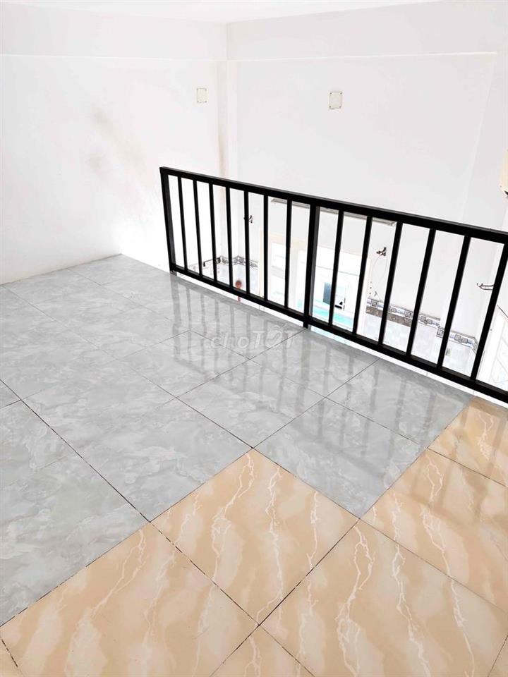1 phòng lầu 2.dt15m2,có gac và ban công.hẻm yên tĩnh,an ninh.