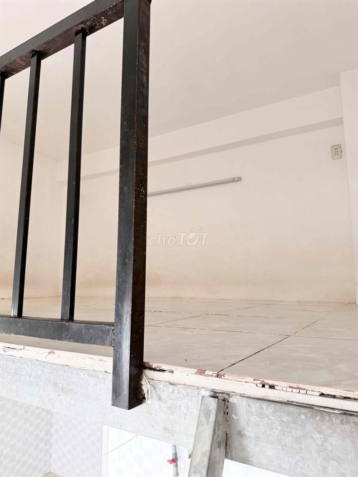 1 phòng lầu 2.dt15m2,có gac và ban công.hẻm yên tĩnh,an ninh.