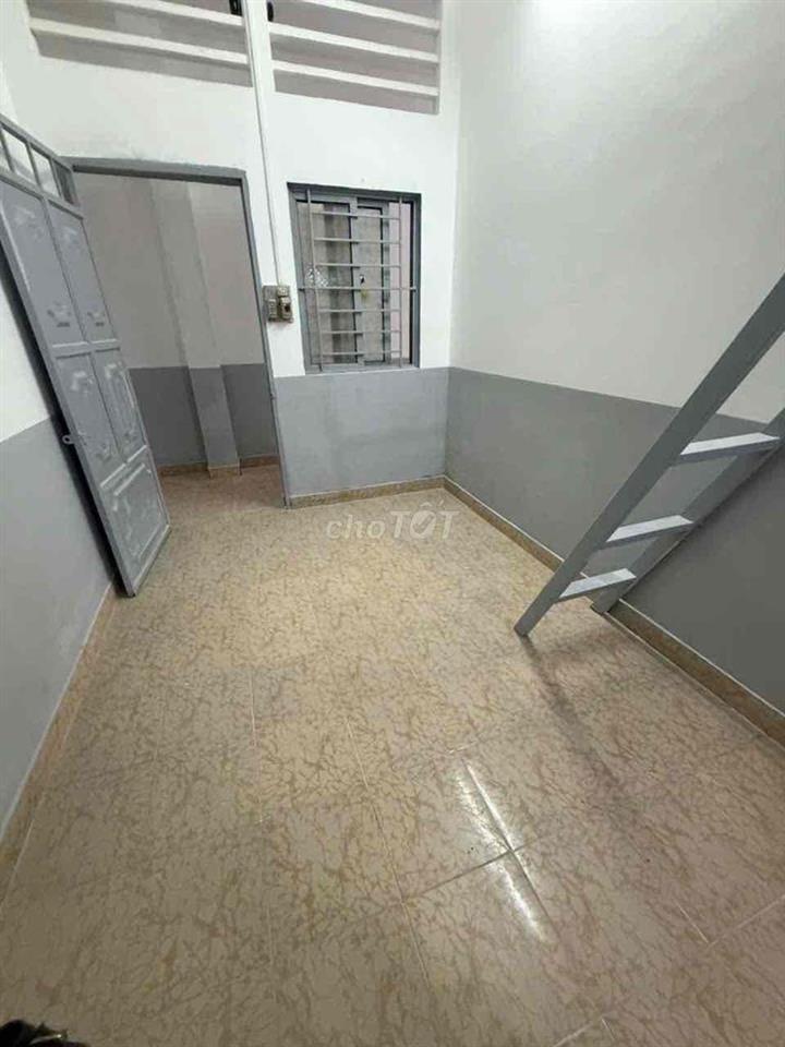 phòng đẹp có ban công cửa sổ thoáng mát 2,3tr