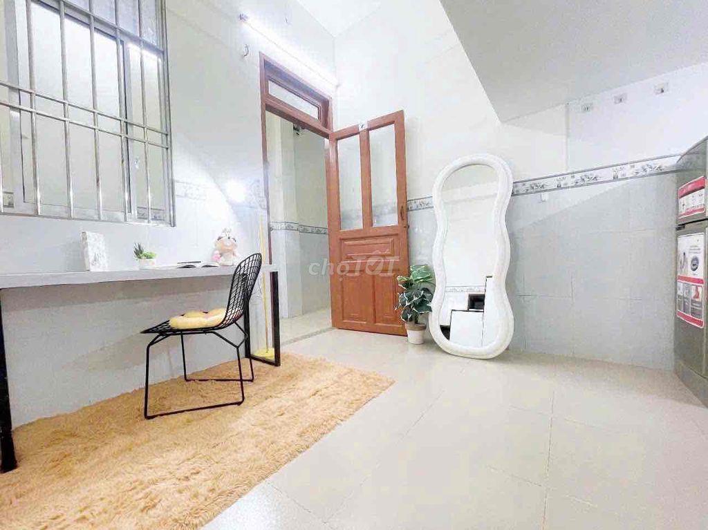 CĂN HỘ GẦN CAO ĐẲNG PNT, TÂN BÌNH, HƯỚNG RA PHÚ NHUẬN