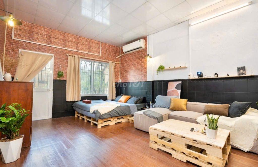 CHO THUÊ CH 1PN BAN CÔNG Q1, VIEW ĐẸP, PHÒNG THOÁNG NHIỀU ÁNH SÁNG