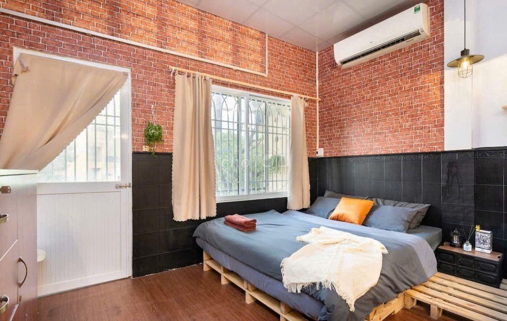 CHO THUÊ CH 1PN BAN CÔNG Q1, VIEW ĐẸP, PHÒNG THOÁNG NHIỀU ÁNH SÁNG