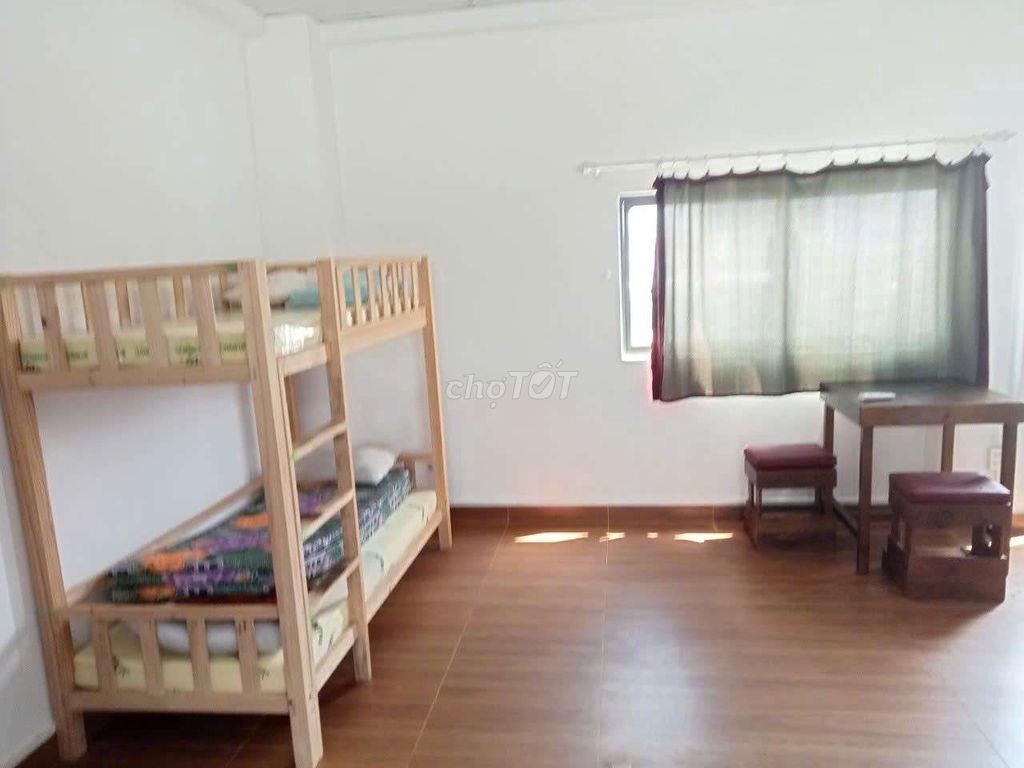 PHÒNG LỚN, MỚI, ĐẸP, NỘI THẤT CAO CẤP, CÓ BANCONG, VIEU ĐẸP, GIỜ TỰ DO