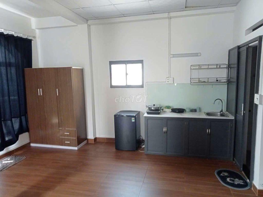 PHÒNG LỚN, MỚI, ĐẸP, NỘI THẤT CAO CẤP, CÓ BANCONG, VIEU ĐẸP, GIỜ TỰ DO