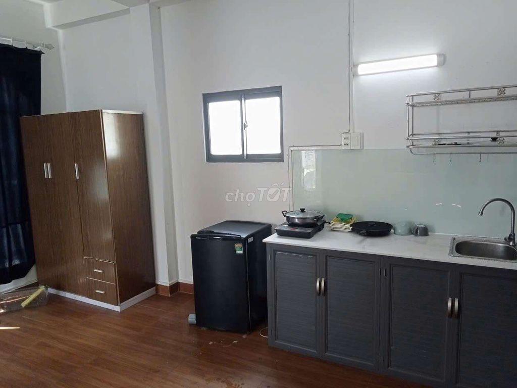 PHÒNG LỚN, MỚI, ĐẸP, NỘI THẤT CAO CẤP, CÓ BANCONG, VIEU ĐẸP, GIỜ TỰ DO