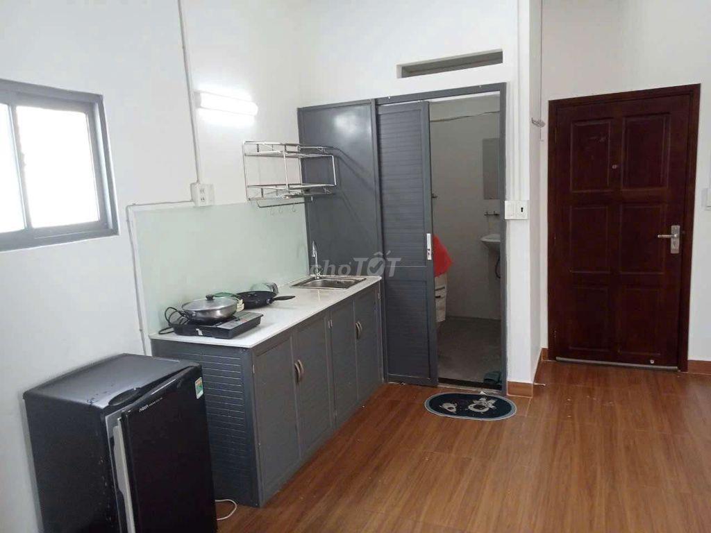 PHÒNG LỚN, MỚI, ĐẸP, NỘI THẤT CAO CẤP, CÓ BANCONG, VIEU ĐẸP, GIỜ TỰ DO
