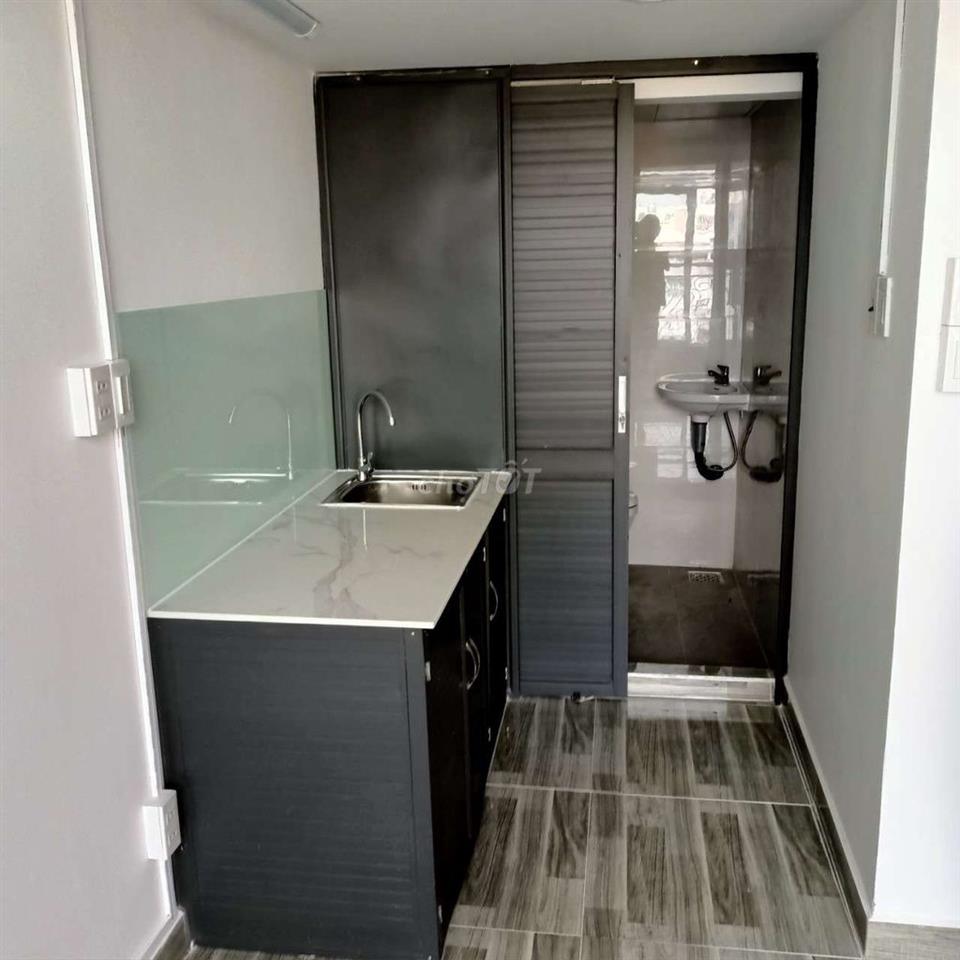 PHÒNG LỚN, MỚI, ĐẸP, NỘI THẤT CAO CẤP, CÓ BANCONG, VIEU ĐẸP, GIỜ TỰ DO
