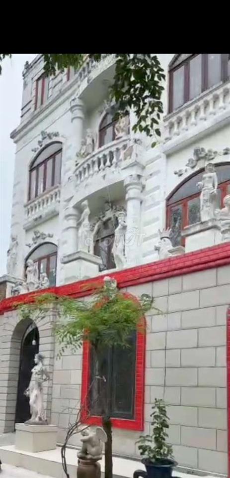 PHÒNG LỚN, MỚI, ĐẸP, NỘI THẤT CAO CẤP, CÓ BANCONG, VIEU ĐẸP, GIỜ TỰ DO