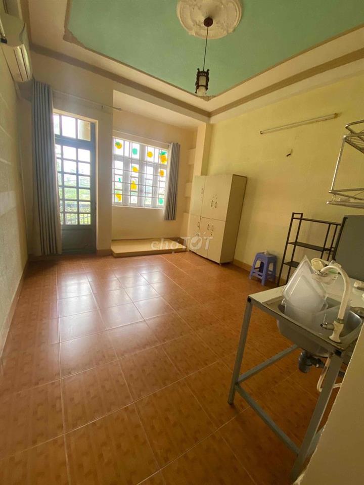 Phòng ở Đặng Thùy Trâm p13 quận bình Thạnh, cách trường đại học văn la