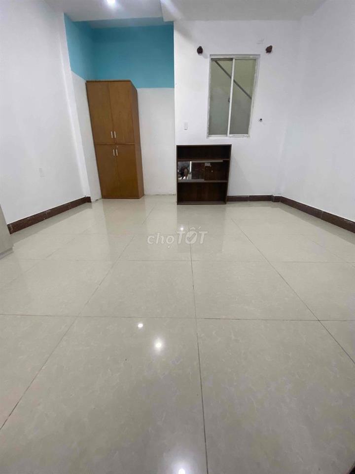 Phòng ở Đặng Thùy Trâm p13 quận bình Thạnh, cách trường đại học văn la