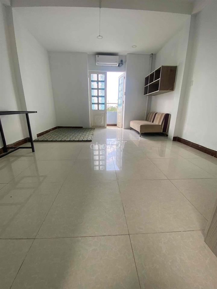 Phòng ở Đặng Thùy Trâm p13 quận bình Thạnh, cách trường đại học văn la