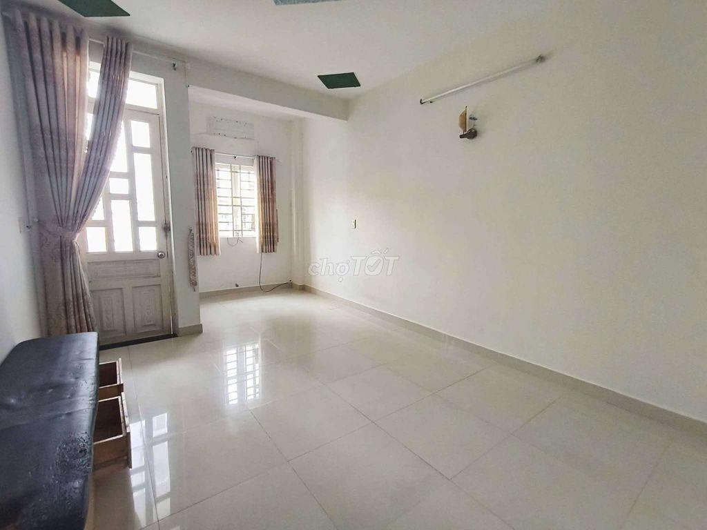Nhà 1/ hẻm 6 thông Hoàng Bật Đạt dt 4x14m 2 lầu 3pn