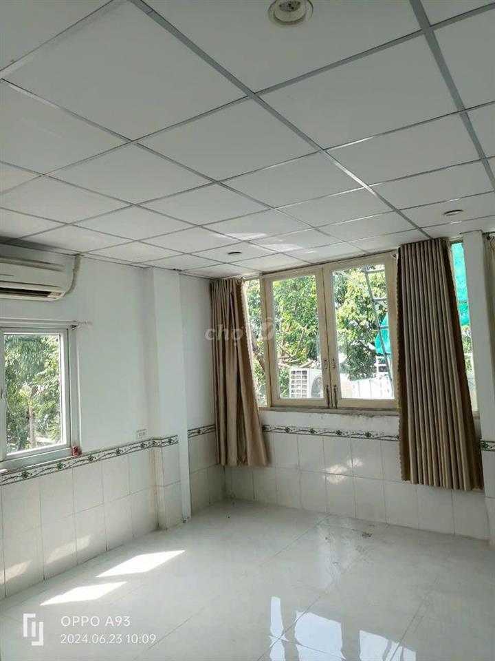 Cần cho thuê dài hạn nhà hai mặt tiền nguyên căn