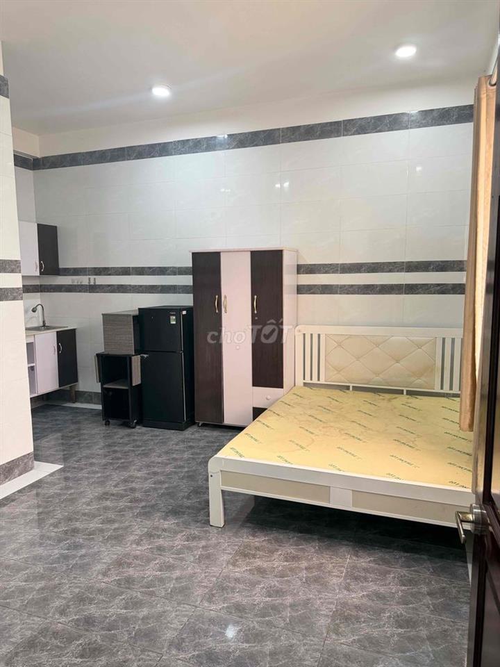 Phòng 20m2 đầy đủ nội thất, có cửa sổ, tháng máy