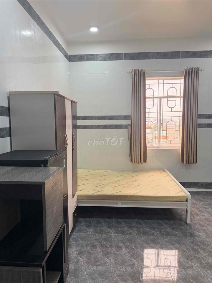 Phòng 20m2 đầy đủ nội thất, có cửa sổ, tháng máy